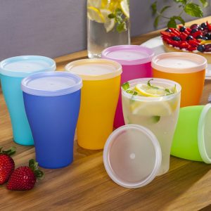 Kubeczek plastikowy 500 ml z przykrywka